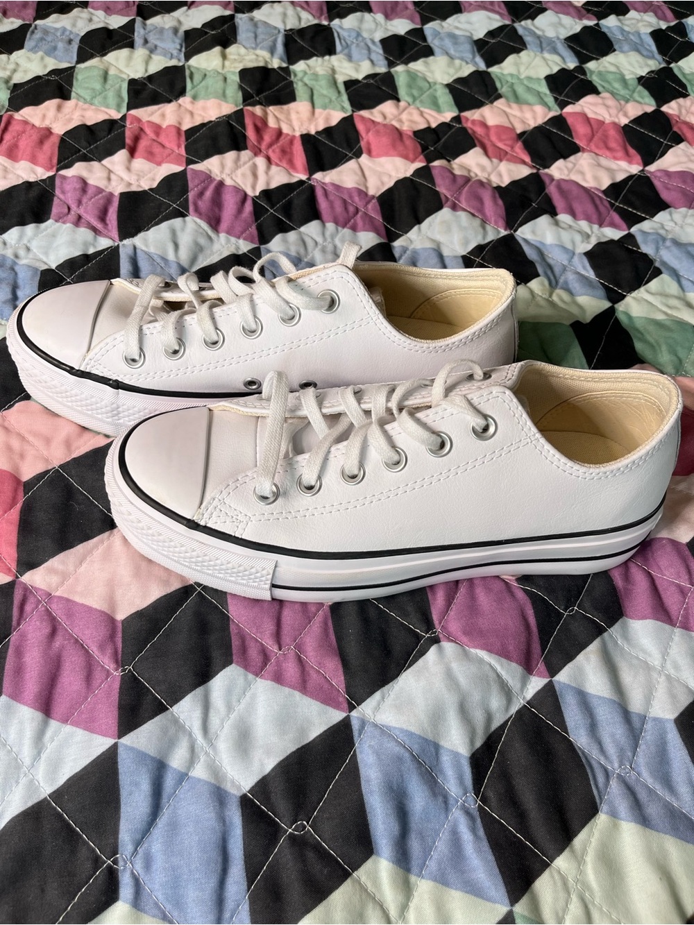 Women’s  White Low-Top Casual Sneakers-Size 8